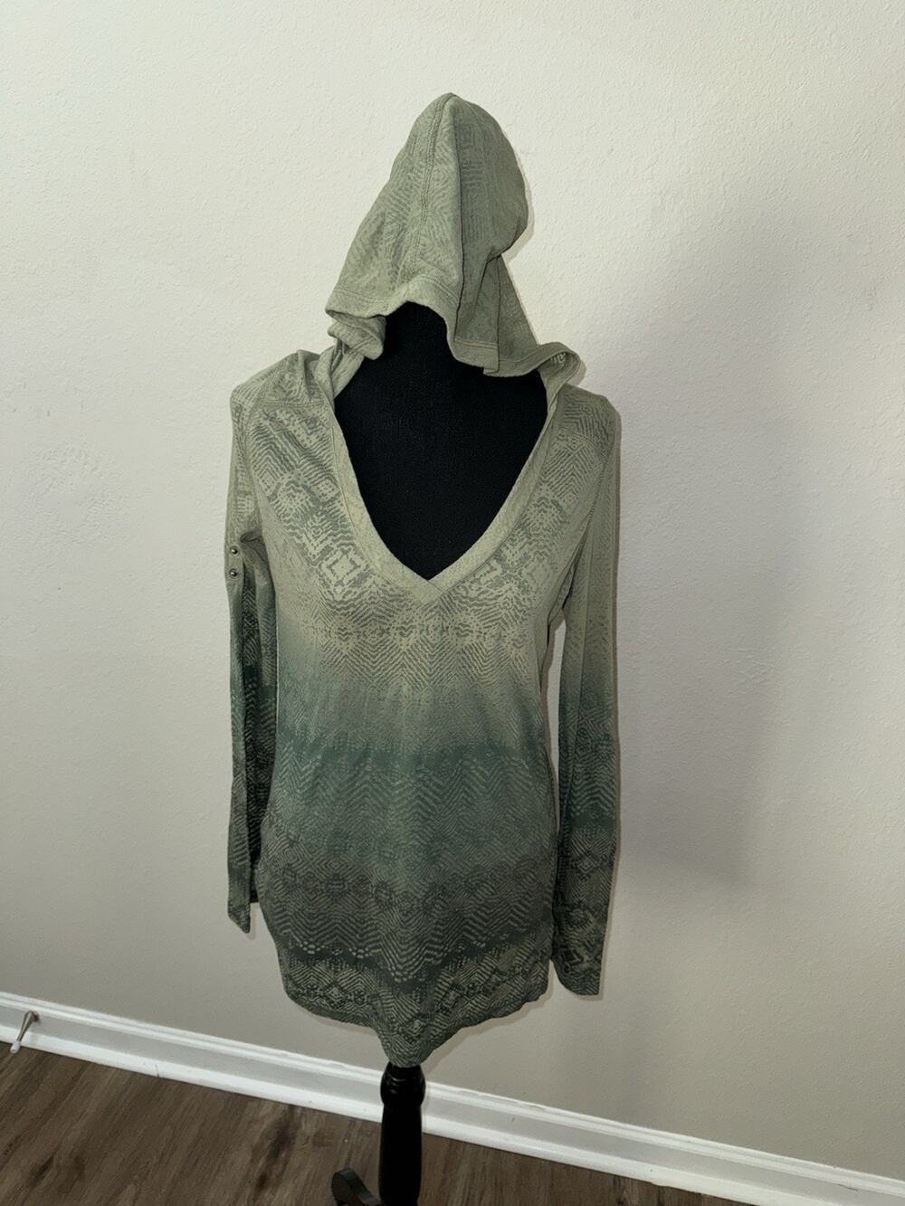 Athleta Hidden Lake Burnout Hoodie M Medium Green Ombre Geometric V-Neck Tab LS